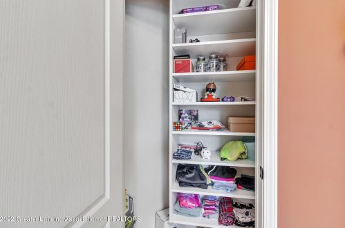 4106 Presidents Way, Dewitt MI 48820-7883 exterior