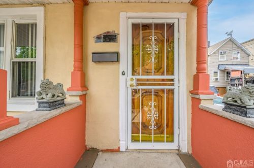 211 Bergenline Ave, Union City, NJ 07087-2820