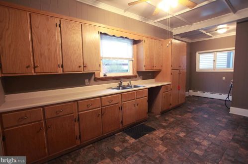 1027 Mifflin St, Huntingdon PA 16652-1435 exterior