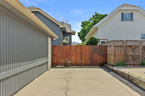 1015 76, Milwaukee WI 53214-3031 exterior