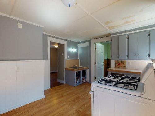 30 Prospect Hl St, Middletown RI 02840-3115 exterior