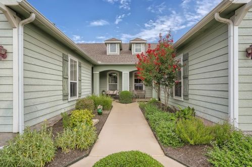 122 Essex Ln, Georgetown, TX 78633-5137