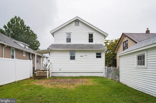 16 Roland Rd, Chester PA 19015-3327 exterior