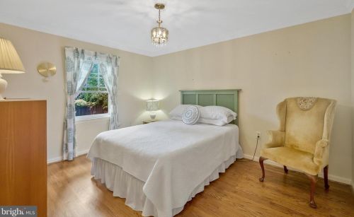 2105 Rampart Dr, Alexandria VA 22308-1537 exterior