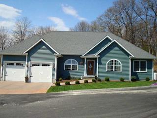 185 Vivian St, Woonsocket, RI 02895-6745