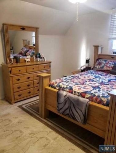 202 3rd St, Newark, NJ 07107-2212