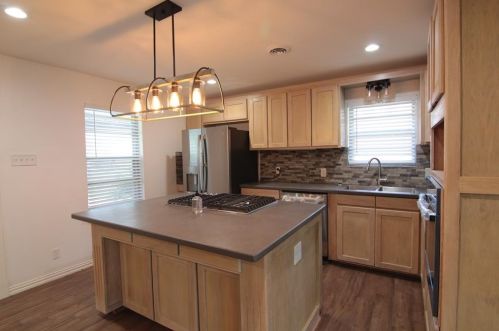 2424 Bentley Ave, Dallas TX  75211-5431 exterior