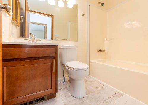 19780 Chain Lk St, Cassopolis MI 49031-9538 exterior