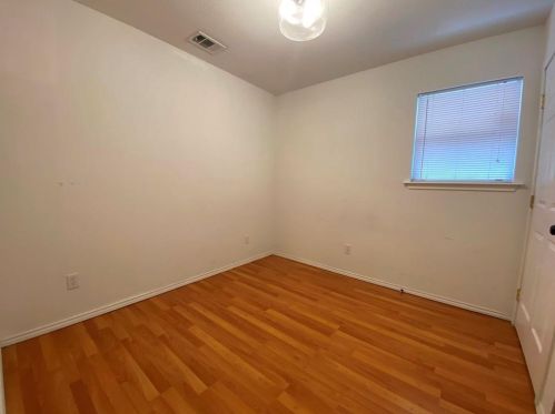 300 El Paso St, Austin TX  78704-6324 exterior