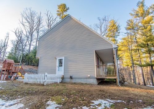 801 Upper Maple St, Killingly CT 06241-2224 exterior