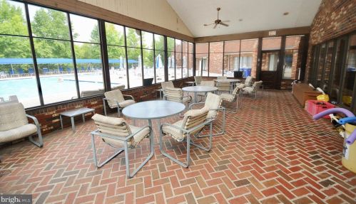 5 Meadowwood Ct, Columbus NJ 08022-1026 exterior