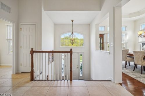 31 Baxter Ln, Town Center NJ 07052-1430 exterior