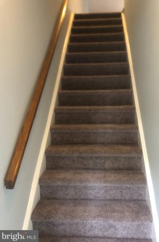 240 Wyndham Pl, Trenton NJ  08691-3140 exterior