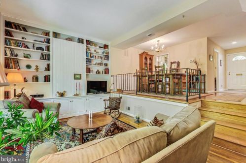 1537 Chatham Colony Ct, Herndon VA 20190-4203 exterior