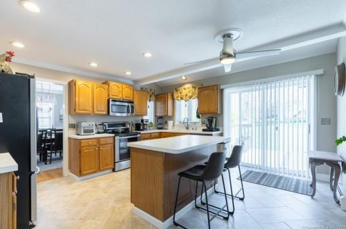 35 Red Oak Hl, Torrington CT 06790-8080 exterior