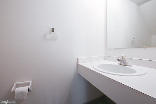 27 Providence Frg Rd, Limerick PA 19468-2905 exterior