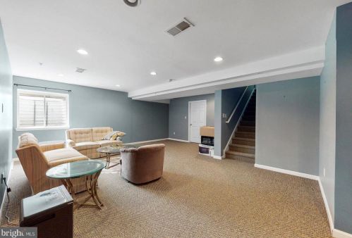 1076 Huntington Rd, Quakertown PA 18951-5054 exterior