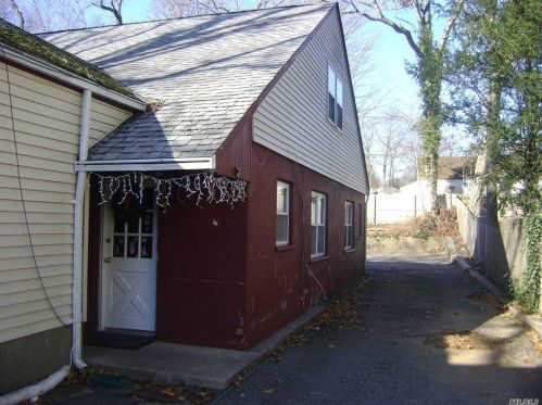 10 Birch Dr, Huntington Station, NY 11746-3003