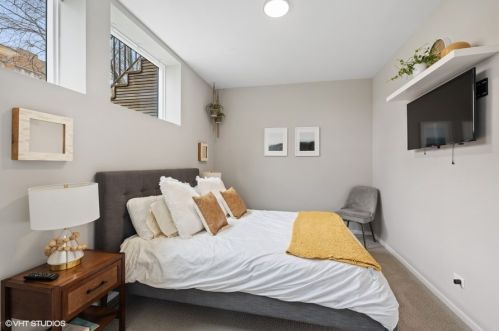 2237 Mclean Ave, Chicago IL 60647-4113 exterior