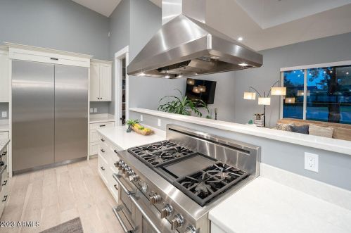 3302 51st St, Phoenix AZ  85018-6612 exterior