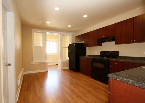 6040 Eberhart Ave, Chicago IL 60637-2404 exterior