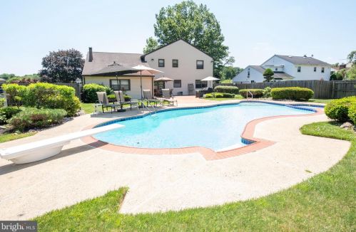 106 Spring Flower Ct, Huntingdon Valley, PA 19006-1523
