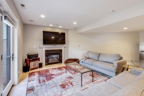 2047 Honore St, Chicago IL  60614-3910 exterior