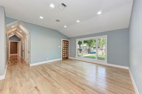 6105 Belfast Dr, Austin TX 78723-1117 exterior