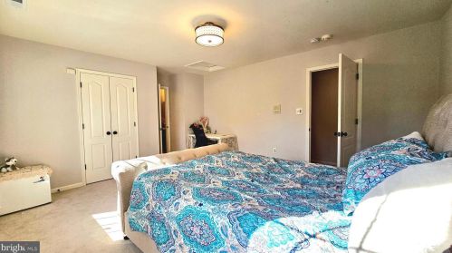 17815 Fraley Farm Rd, Rockville MD 20855-1664 exterior