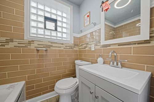 2102 71st St, Chicago IL  60649-2104 exterior