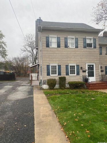 27 James St, Babylon NY  11702-2808 exterior