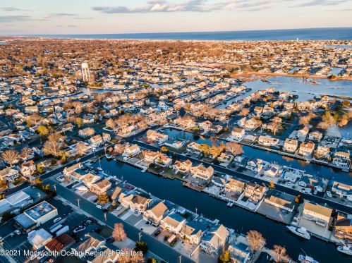 38 Hidden Hbr Dr, Point Pleasant Beach NJ 08742-4841 exterior