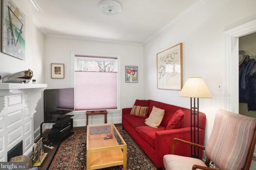 867 30th St, Philadelphia, PA 19130-1103