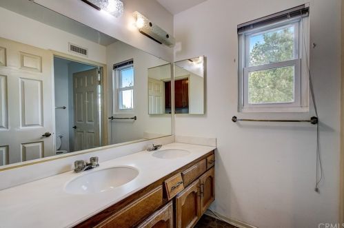 17332 Anglin Ln, Tustin CA 92780-1904 exterior