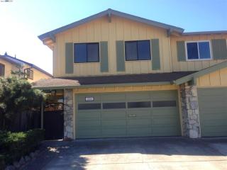 332 Laguna Vis, Alameda CA  94501-6354 exterior