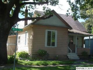 395 18 St, Salem OR  97301-8875 exterior