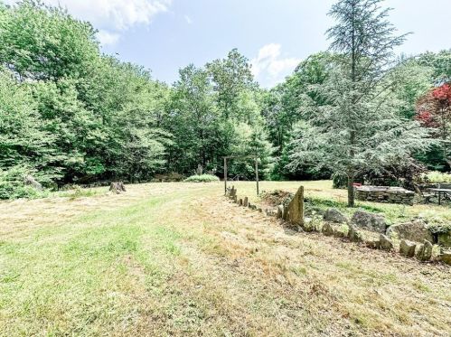 334 Ledge Rd, Killingly CT 06241-1910 exterior