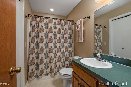 5643 Charolais Dr, Wyoming MI exterior