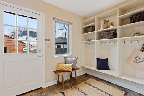 5267 Diversey Blvd, Milwaukee WI 53217-5201 exterior