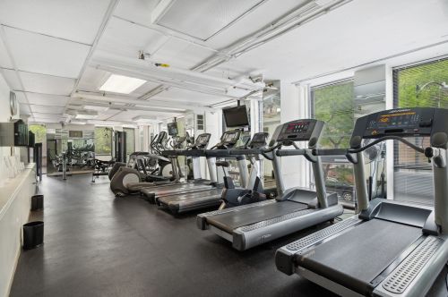 1660 La Salle St, Chicago IL exterior