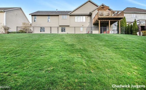 5542 Thoroughbred Dr, Wyoming MI 49418-8309 exterior