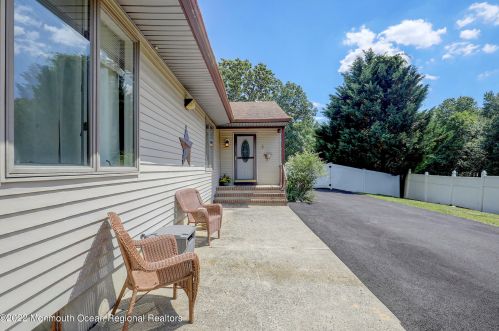 5 Knolls Dr, Jackson Twp, NJ 08527-4209