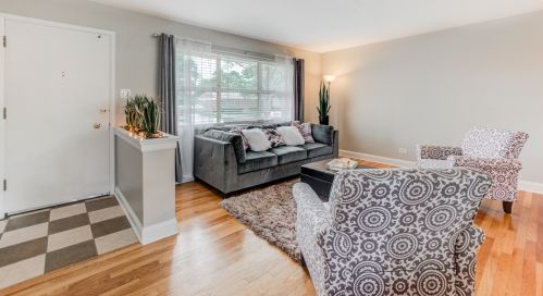 436 Park Ave, Elmhurst, IL 60126-3611