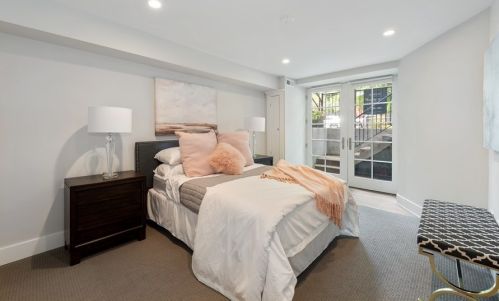 61 Elm St, Chicago IL 60610-2434 exterior