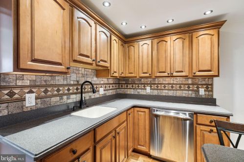 326 Jackson St, Philadelphia PA 19145-3617 exterior