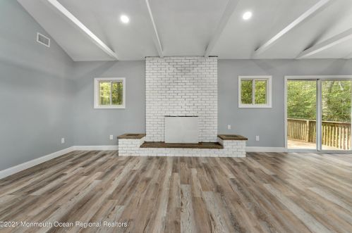 376 Barnegat Ave, Berkeley Township NJ  08721-1112 exterior