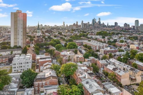 212 Carpenter St, Philadelphia PA  19147-4267 exterior