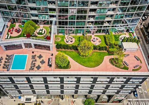 240 Illinois St, Chicago IL  60611-5063 exterior