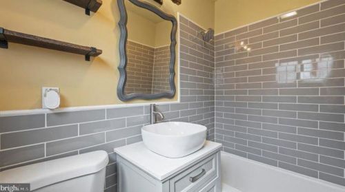 1240 Martha Custis Dr, Alexandria VA  22302-2016 exterior