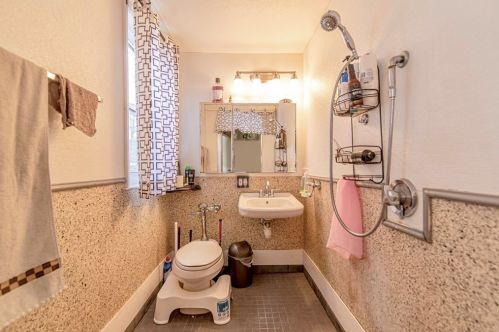 13 Ashwood St, Worcester MA 01604-3831 exterior